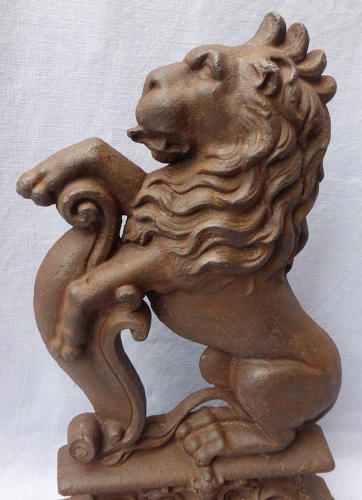 Late 19th century heraldic rampant lion door stop