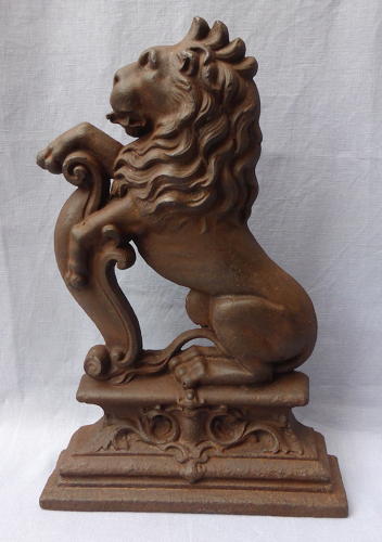 Late 19th century heraldic rampant lion door stop