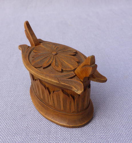 Miniature carved wood Norwegian tine