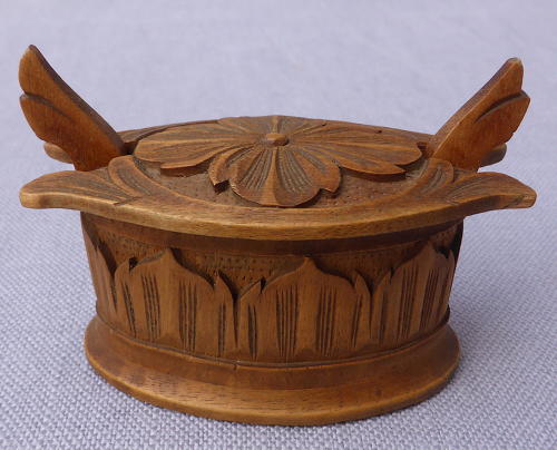 Miniature carved wood Norwegian tine