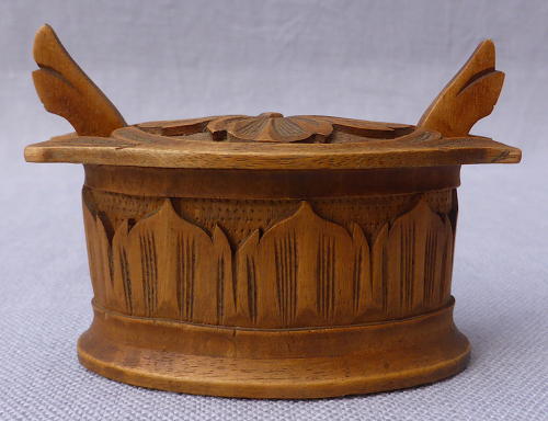 Miniature carved wood Norwegian tine