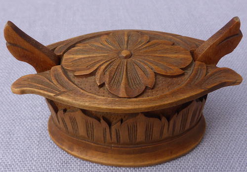 Miniature carved wood Norwegian tine