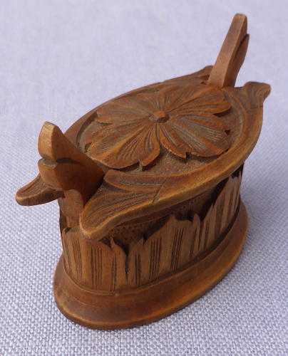 Miniature carved wood Norwegian tine