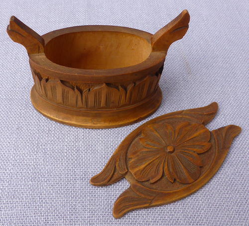 Miniature carved wood Norwegian tine