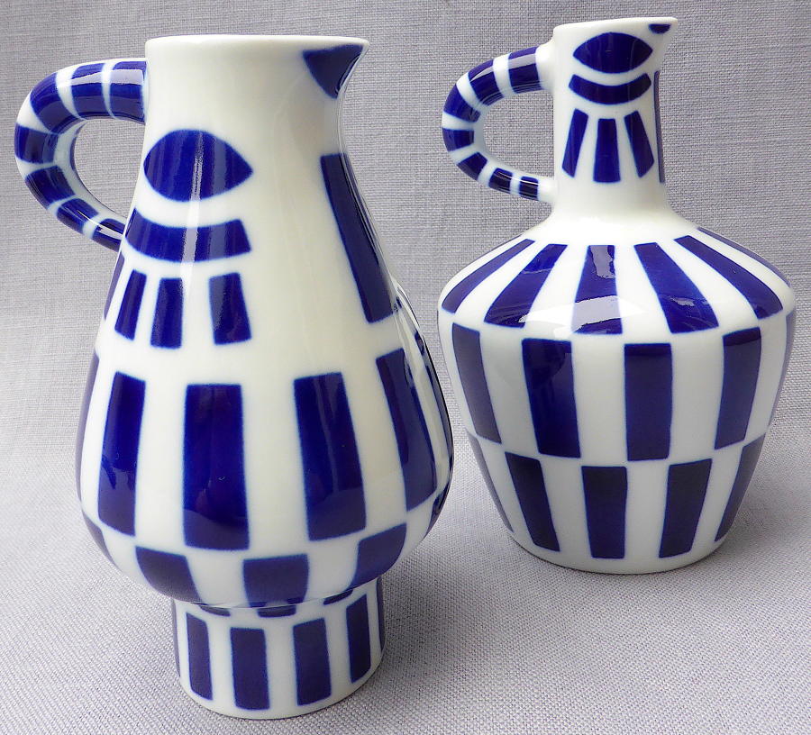 Two Sargadelos Paxaroforme stylised bird jugs
