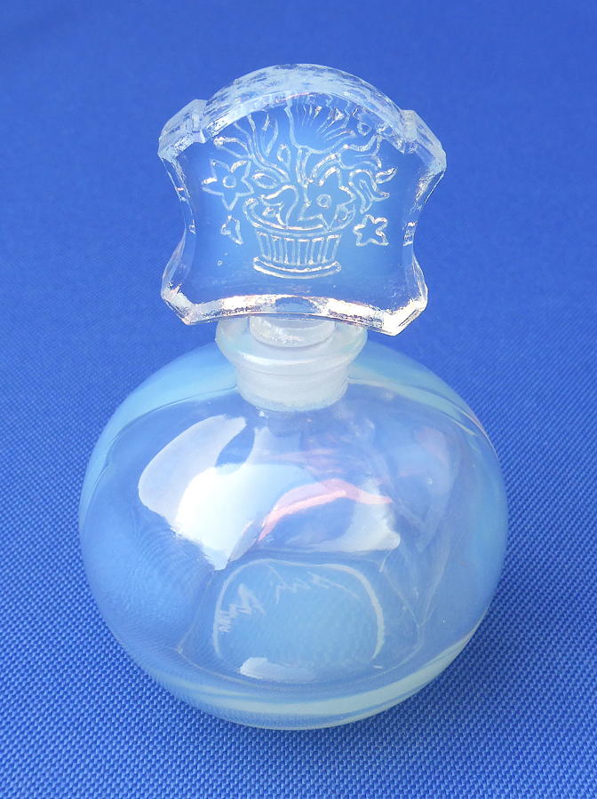 1930s Sabino opalescent glass scent bottle