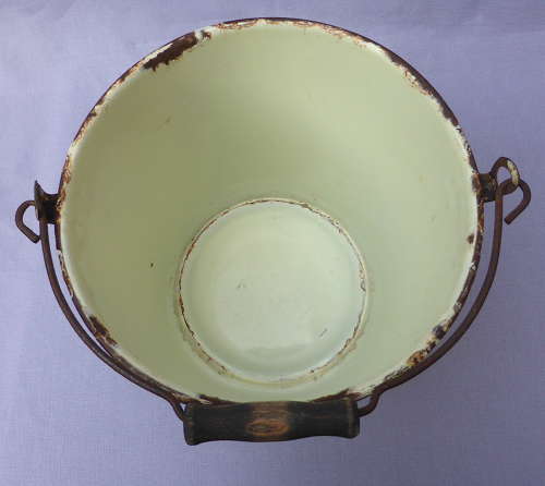 1930s French enamelware légumes bucket
