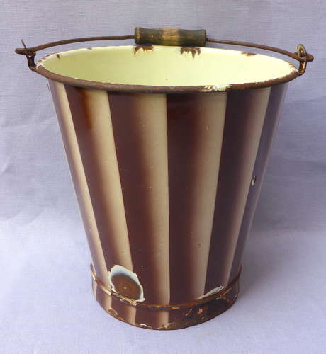 1930s French enamelware légumes bucket