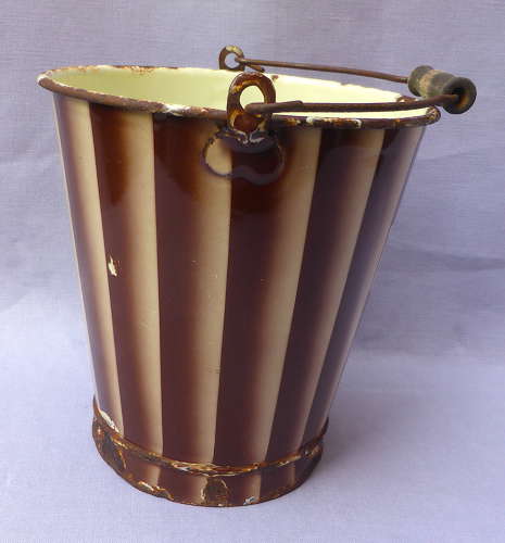 1930s French enamelware légumes bucket