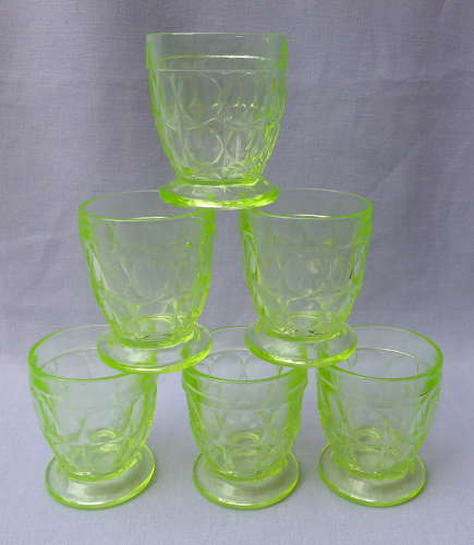 Set of 1930s green vaseline uranium glass tumblers