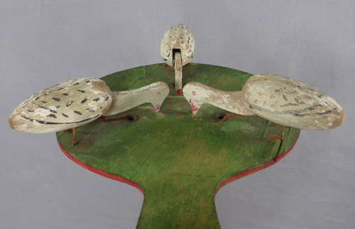 Pecking geese toy
