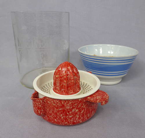Mottled red Bakelite juicer